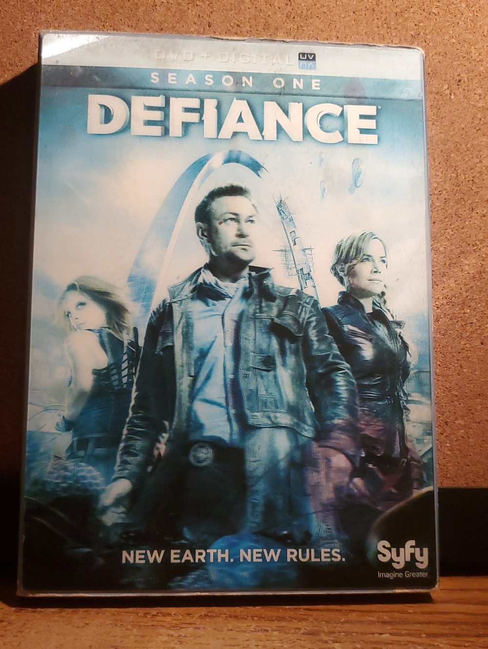 Universal Defiance Season One DVD - Blue and White Cover